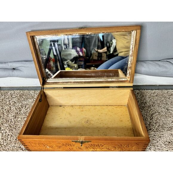 Vintage Cedar Wood Jewelry Box with Scenic Lake Print and Carved Floral Design - Picture 3 of 10